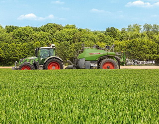 В Україні гусеничні трактори й обприскувачі Challenger реалізовуватимуться під брендом Fendt